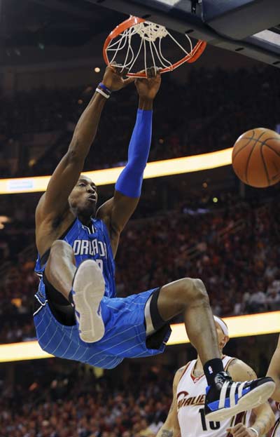 同时伸出橄 同时伸出橄