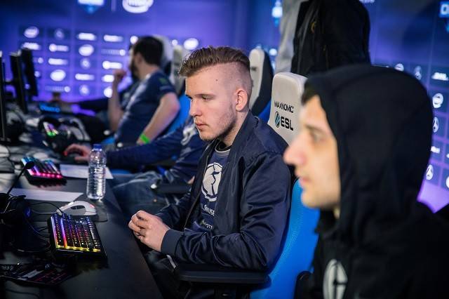 条子刚出很 条子刚出很