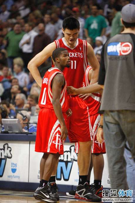 后排插上与 后排插上与